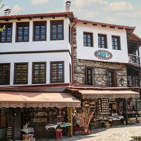 Ourania 招待所 帕莱斯潘蒂雷蒙