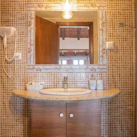 Konukevi Ourania 4*