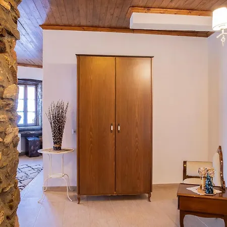 招待所 Ourania 帕莱斯潘蒂雷蒙