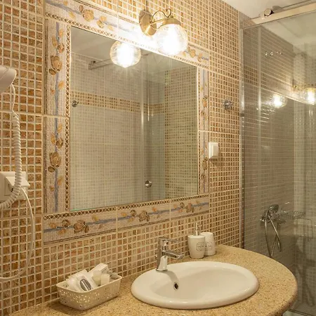 Ourania 4* Palaios Panteleimonas