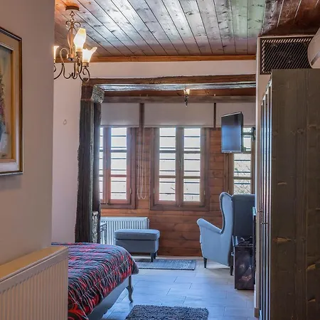 Konukevi Ourania 4*